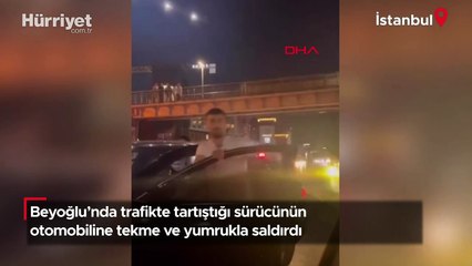 Beyoğlu'nda trafikte tartıştığı sürücünün otomobiline tekme ve yumrukla saldırdı