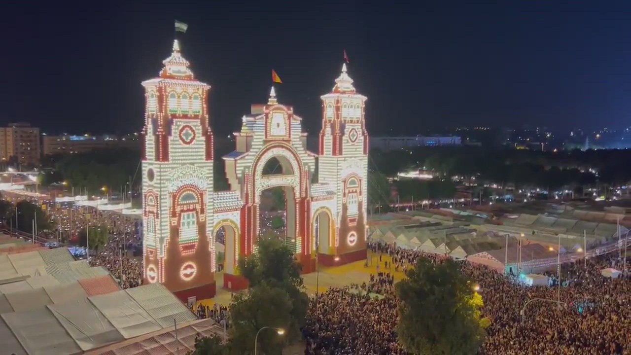 Así ha sido el espectacular encendido de luces que ha vivido la Feria de Sevilla