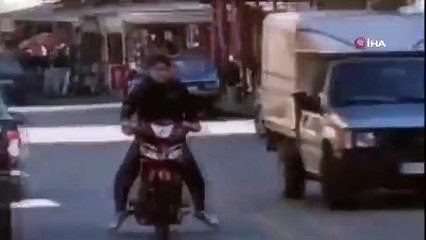 Motosikletin önünü kaldırdı cezayı yedi