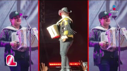 Alfredo Olivas quiso correr como Naruto y cayó al suelo en pleno concierto