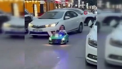 Mersinde otomobil çocuğun kullandığı akülü araca çarptı!