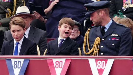 Il principe Louis colpisce ancora: al VE Day prende in giro il fratello George per i suoi capelli ribelli