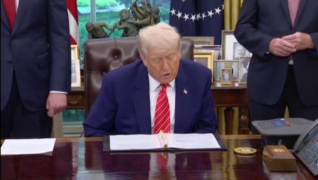 RAW  President Trump reveals trade deal with United Kingdom_480p