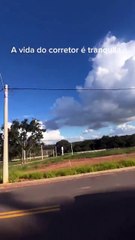 Corretora de imóveis grava exato momento em que atacada por cobra venenosa e para na UTI