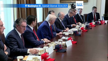 Trump folytatja az amerikai hadsereg “lefejezését”