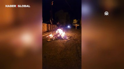 Motosikletlinin tehlike saçan şovu: Motor yanıyor zannettiler