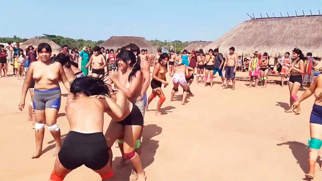 A Brasil Culture day Luta corporal denominado como Huka Huka Aqui é Huka Huka feminino Kuikuro