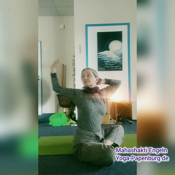 Schulterverspannungen am Schreibtisch lösen - Einfache Übung