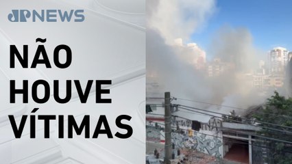 Incêndio atinge galpão no bairro da Liberdade (SP)