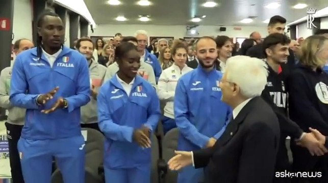 Mattarella tra gli atleti al Centro del Coni: io un intruso tra voi