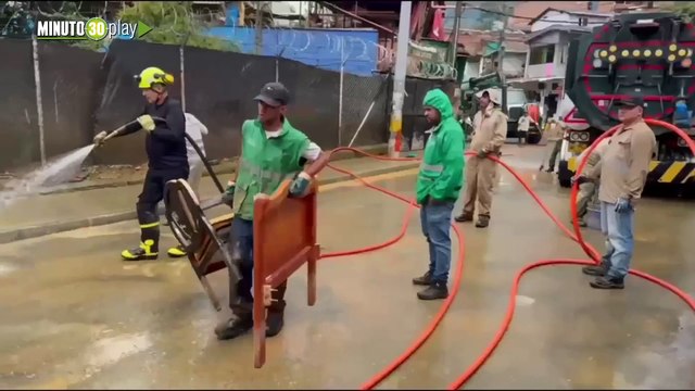 Medellín intensifica la limpieza de sus quebradas para prevenir emergencias
