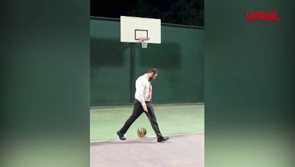 Siria, il video del presidente Ahmad al-Sharaa mentre gioca a basket