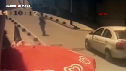 Scooter ile motosiklet çarpıştı! O anlar güvenlik kamerasında