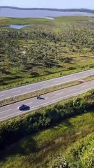 Helicóptero da PRF sobrevoa motociclistas em fuga, na Caucaia