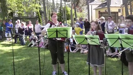 Strasshof  Spendenübergabe der Erlöse des Maibaumfests