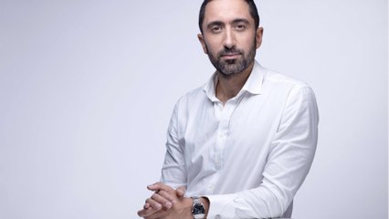 “Attention !” : Jimmy Mohamed met en garde ses fans, une surprenante histoire d’oreillers et d’IA en cause