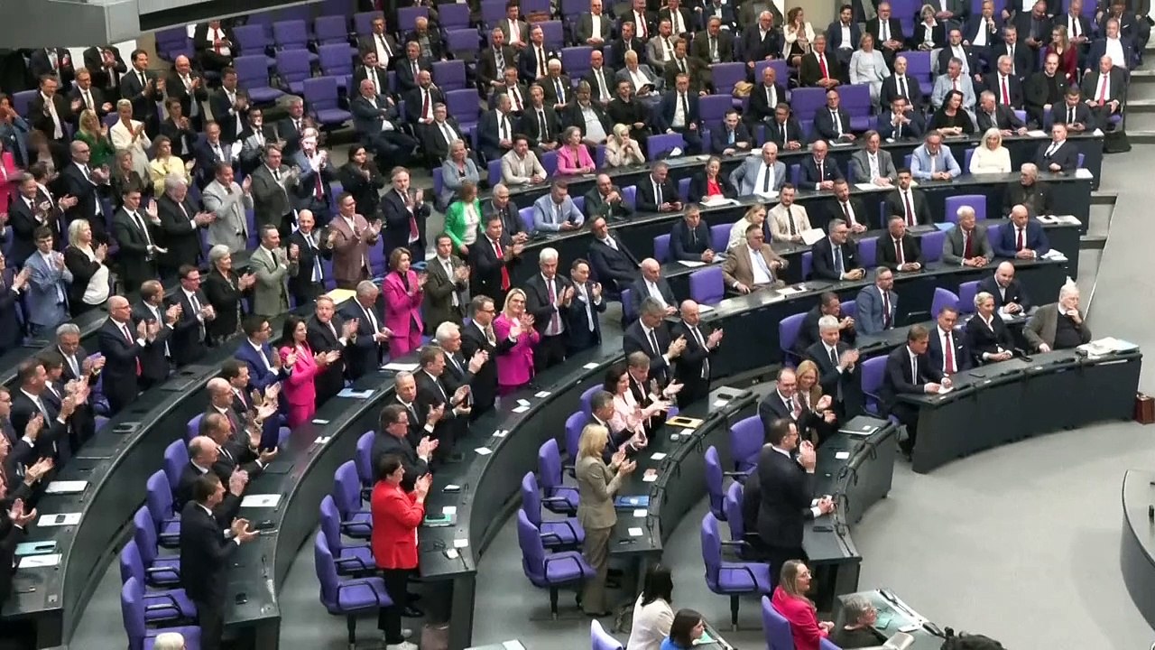 Amtsantritt mit Denkzettel: Merz stolpert ins Kanzleramt