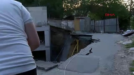 İstanbul'da yol çöktü, faciadan dönüldü