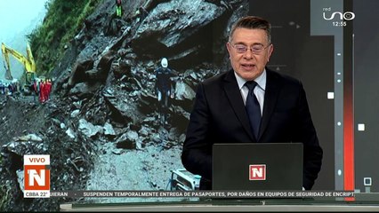 MINIBUS CASI CAE AL ABISMO EN LOS YUNGAS