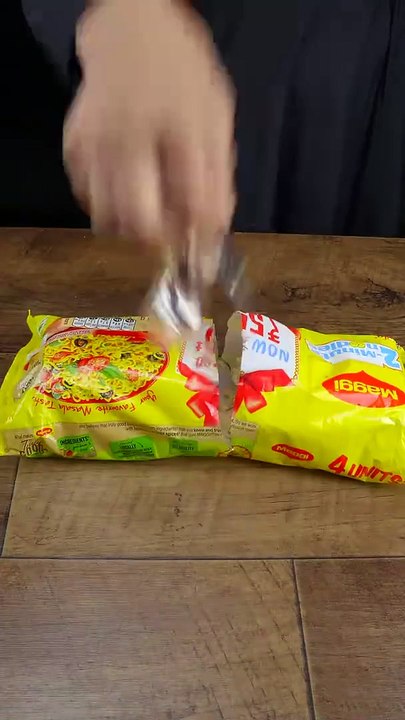 “This Maggi Omelette Roll is Addictive! 🧀🍳🍝”
