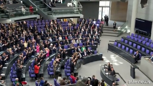 Germania, il neo cancelliere Merz presta giuramento al Bundestag