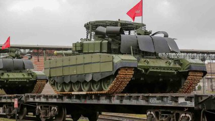 Video: Rusland levert nieuwe partij van zijn modernste tanks met verbeterde bescherming tegen drones