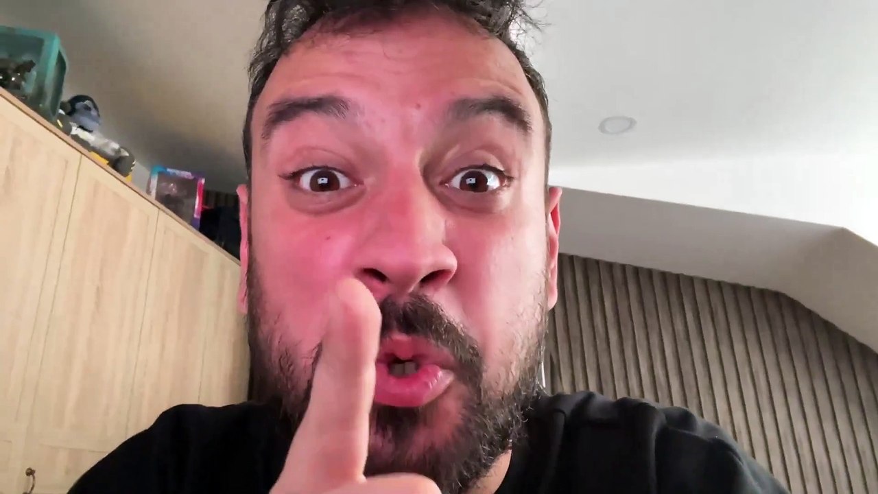 Enis Kirazoğlu, Rockstar Games'den GTA 6'ya Türkçe altyazı getirilmesini talep etti.  "Şu Türkçe altyazıyı getir lan 2026'ya erteledin ya. En çok sattığın 5 ülkeden biri Türkiye olmazsa benim adım da Enis değil. Bunu gönderin Rockstar'ın CEO'suna."