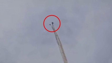 Il momento dell'impatto in volo, le Frecce Tricolori si toccano nel cielo di Pantelleria