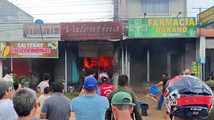 Santa Cruz: Fuego consume negocios ubicados en El Torno