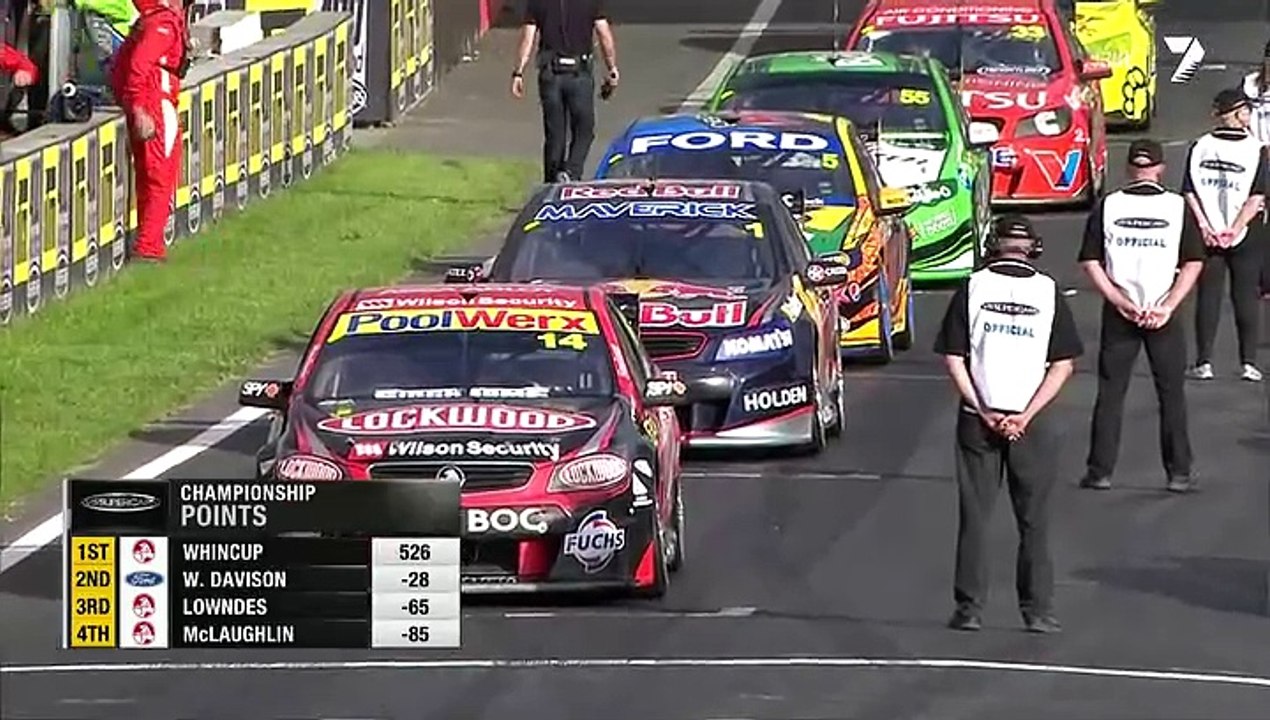 V8 Supercars 2013 - Pukekohe - Race 2