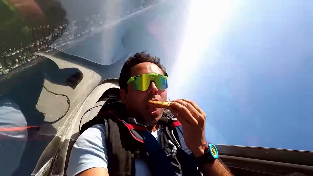 65 Unbelievable Aviation Moments Caught on Camera
