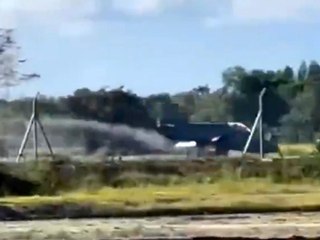 Kampfjet fällt bei Landung auf die Nase