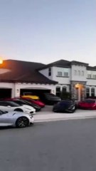 Sabzi wala Salman Ke Ghar k Bahir Sabzi bech Rha tha