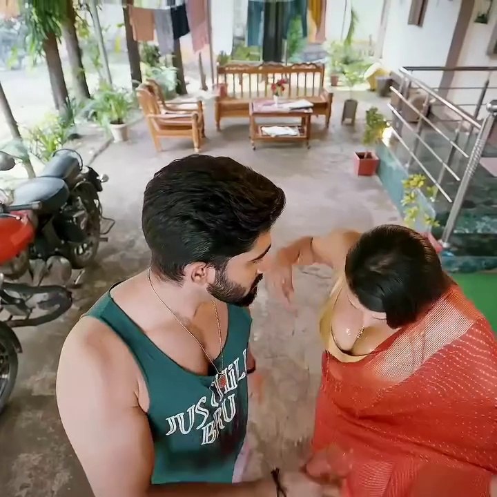 Ye kiay kiy Tom ni hot Indian movie video clips