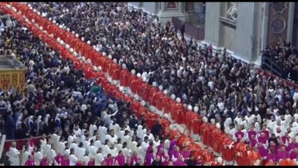 I cardinali arrivano a San Pietro per la messa pro eligendo Pontefice