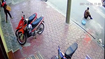 Funny Moments Caught on Surveillance Cameras (1), I Can’t Help But Laugh!