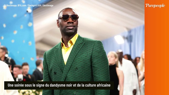 Omar Sy est l’un des seuls à avoir joué le jeu au Met Gala avec un choix de tenue audacieux, un geste applaudi