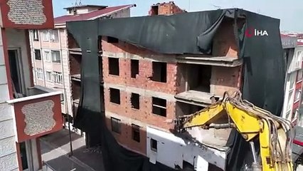 Esenyurt’ta deprem kabini testi yürekleri ağza getirdi