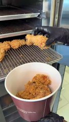 Follow for more ASMR videos🌮🍟 Credits: @goldencaffe.iq #mukbang #asmr #fastfood #asmreating