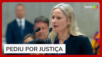 Brasileira lê oração durante missa de abertura de conclave