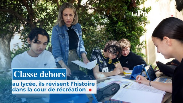 Cette professeur d'histoire-géographie donne cours à ses élèves dehors