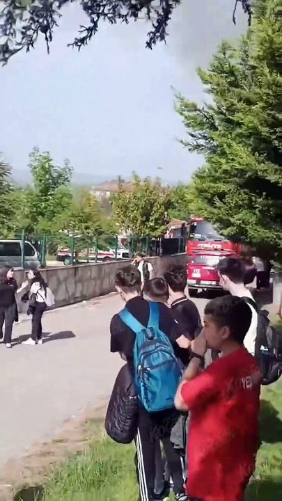 İzmit Şehit Özcan Kan Lisesi alev alev yanıyor!