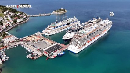 Kuşadası'na 4 kruvaziyerle 8 bin 680 turist geldi