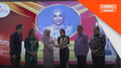 Tan Sri Sharifah Zarah Syed Ahmad terima Anugerah Khas Kecemerlangan Sepanjang Hayat