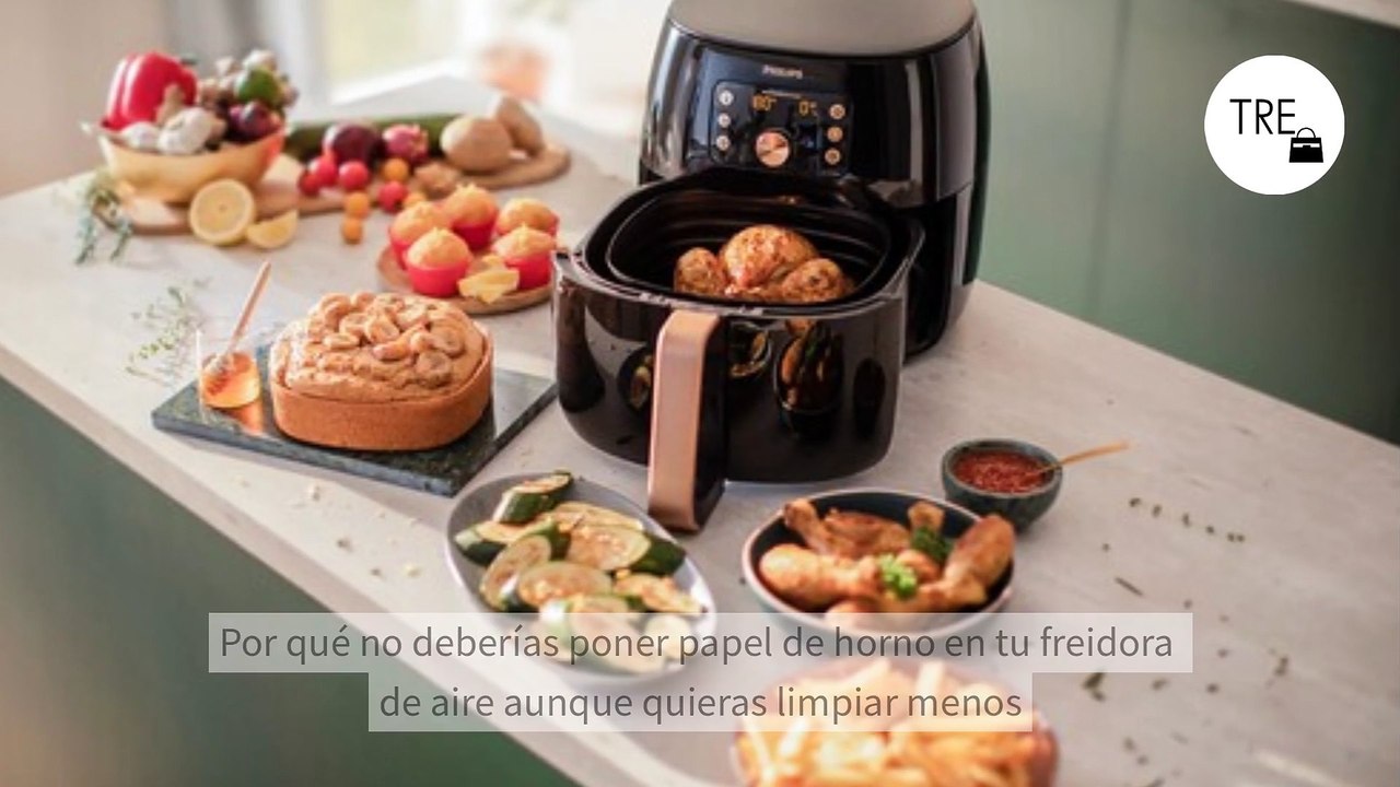 Por qué no deberías poner papel de horno en tu freidora de aire aunque quieras limpiar menos
