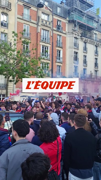 L'ambiance monte autour du Parc des Princes - Foot - C1 - PSG