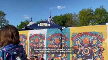 Thousands descend on Machynlleth for a sunny and packed Comedy Festival 2025