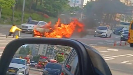 경기 용인에서 추돌 사고 뒤 차량 화재...1명 다쳐 / YTN