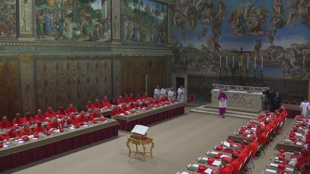 133 hombres eligen a otro varón como cabeza de una Iglesia formada fundamentalmente por mujeres