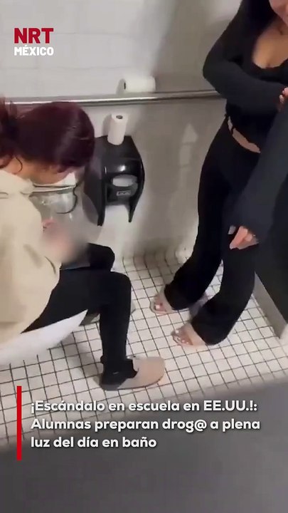 Un video que se ha viralizado en redes sociales ha generado gran preocupación en Estados Unidos al mostrar a estudiantes de preparatoria preparando lo que parecen ser líneas de dr0ga en el baño de una escuela.